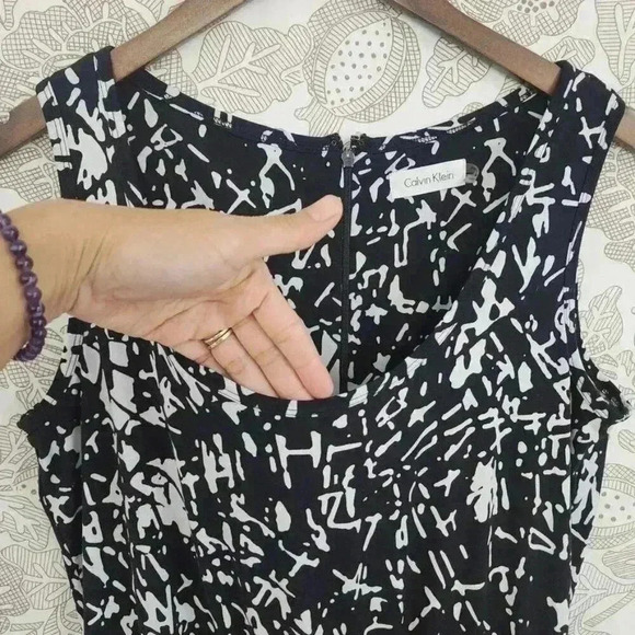 Calvin Klein Black & White Abstract Print Jumpsuit Sleeveless Size 8 - Picture 3 of 8